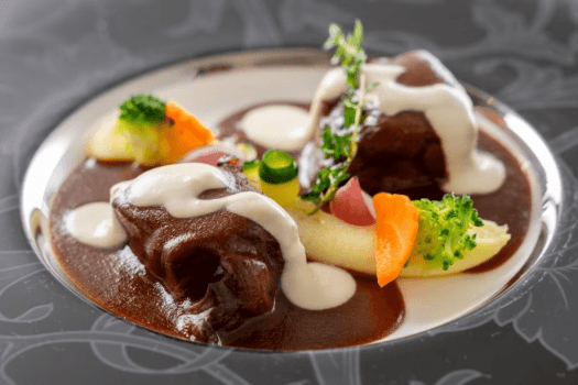 【希少部位食べ比べ】幻の牛と呼ばれる四万十牛、2種の希少部位をほろほろに煮込んだ一皿で食べ比べを堪能