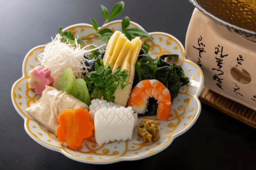 【若竹鍋】春の食材を存分に使用した総料理長おすすめのお鍋は、ほっと優しい味で心も身体も温まります。