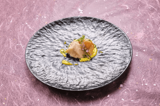 【ポワソン】濃厚な白子フリットを添えた真鱈のヴァプールには茗荷とオレンジのさわやかソースが相性抜群。