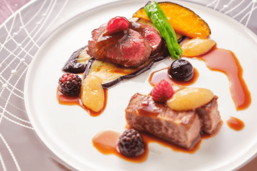 【ヴィアンド】土佐あかうしと希少な梼原町産鹿ロースの奥行きのある滋味深い味わいをお愉しみください。