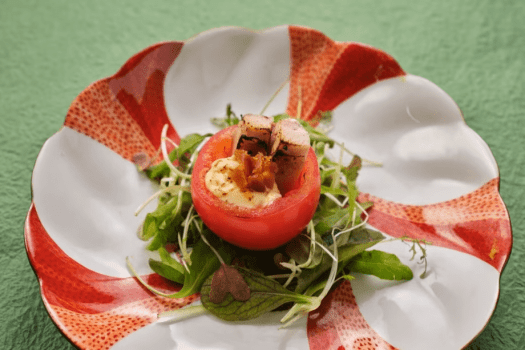 【時肴】しまんとターキーのトマト釜焼きに国産からすみの香り、しば漬けタルタルが旨みを重ねます。