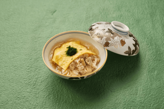 【御飯】土佐ジロー錦御飯にべっこう餡を絡め、すじ青さ海苔の香りが広がり、締めを香ばしく豊かに彩ります。