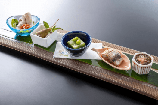 【前菜】鰹1匹から1つしか取れない希少なハランボや酒盗もずくに土佐貝旨煮、土佐の珍味を楽しむ前菜