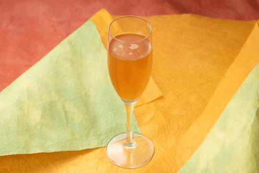【アペリティフ】桃の香りを炭酸で弾ませた、食事の始まりを軽やかに告げるピーチティーソーダ。 【アペリティフ】桃の香りを炭酸で弾ませた、食事の始まりを軽やかに告げるピーチティーソーダ。