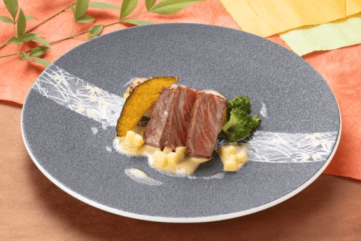 【ヴィアンド】土佐あかうしのローストに、四万十栗とポルチーニのクリームソースとドフィノワーズグラタン。 【ヴィアンド】土佐あかうしのローストに、四万十栗とポルチーニのクリームソースとドフィノワーズグラタン。