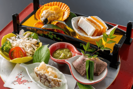 【前菜】総料理長オリジナルの鯨韮ぬた味噌にウツボの唐揚げなど高知を愉しむ珍味が揃う前菜 【前菜】総料理長オリジナルの鯨韮ぬた味噌にウツボの唐揚げなど高知を愉しむ珍味が揃う前菜