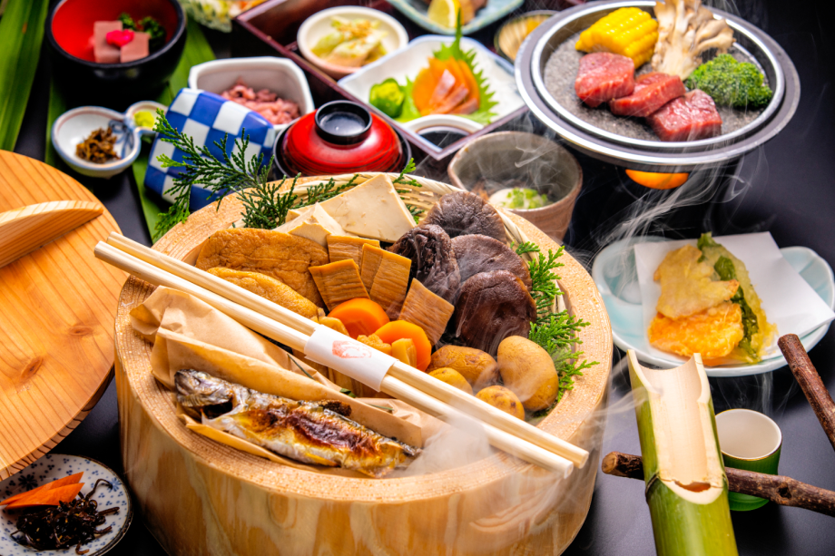 ご夕食:山の恵みが盛りだくさん「高千穂蘇食物語膳」(一例となります) ご夕食:山の恵みが盛りだくさん「高千穂蘇食物語膳」(一例となります)