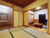 離れ和室（6畳＋次の間4.5畳＋踏込2畳）