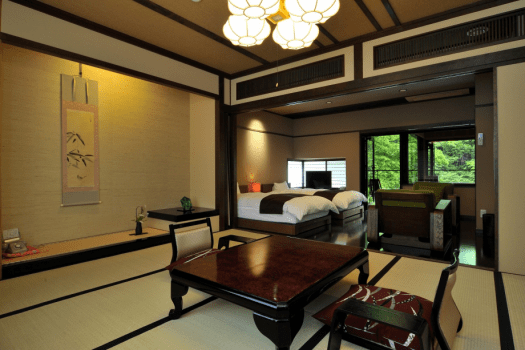 【藤】ゆったりベッドルームと客室露天風呂で寛げる和洋室。