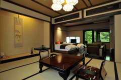 【藤】ゆったりベッドルームと客室露天風呂で寛げる和洋室。
