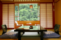 【和室１０畳＋４．５畳次の間付き】お部屋から緑を堪能できます
