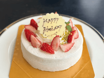 【HP限定！アニバーサリープラン】ホールケーキ＆ブラどんぬいぐるみ付