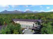 ホテルの裏には那須連山が連なります