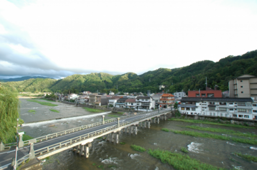【素泊り】かけ流し温泉でごゆっくり♪※部屋タイプ選択不可(低層階・景観無)