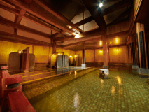 三朝のお湯は、高濃度のラドン含有量を誇る世界屈指の放射線泉です。
リウマチ性疾患・痛風・高血圧症・動脈硬化症・糖尿病・消化器系疾患・胆肝道疾患・喘息などに優れた効果があります。