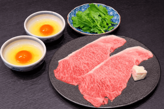 昴会席（強肴）和牛すき焼き
天然の厳選飼料で育った鶏から生まれる大分県産『龍の卵』と共にお召し上がりください。