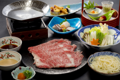 《特選黒毛和牛しゃぶしゃぶ》
前菜・お造り・甘味付きのコースです。
特選黒毛和牛のとろけるような口当たりと上質な甘みをご堪能ください。 《特選黒毛和牛しゃぶしゃぶ》
前菜・お造り・甘味付きのコースです。
特選黒毛和牛のとろけるような口当たりと上質な甘みをご堪能ください。