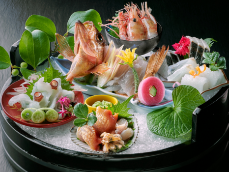 鮮度抜群♪旬のお魚を使用した『朝獲れお刺身盛り合わせ』