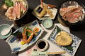 ＜子供カニ会席＞
【夕食】茶碗蒸し・カニ刺身(2本)・カニ陶板焼き・カニ天ぷら(2本)・カニグラタン・カニスキ・カニ雑炊・デザート・りんごジュース　＜北洋産ズワイガニ１匹分を使用＞
【朝食】大人と同内容