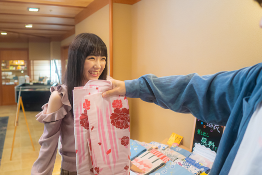 可愛らしい浴衣をご用意しております。お好みの浴衣をお選びくださいませ。