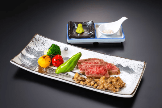 【秋料理】山形牛のローストビーフ庄内味噌西京風旬のきのこソース（2026年11月末迄）