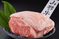 山形牛は食した時にとろけるような極上の甘味が特徴です。