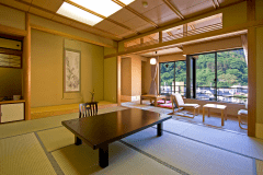 【西館スーペリア】和室10畳の本間にお風呂、掘りごたつと広縁が付いたお部屋です。