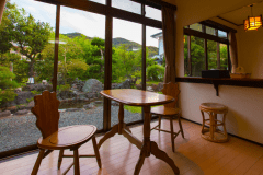 和室10畳から眺める庭園