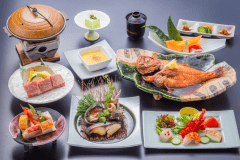 金目鯛の姿煮、女将お勧めの『海3種』を含む料理。
『海3種』は海況・仕入れ状況等により変わります。