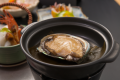 銘酒『玉の輿』で蒸して召し上がる鮑