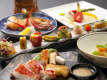 ＜夕食＞
厳選された地場の旬食材による手間と時間を掛けたお料理。
健康にも配慮した、贅食の会席スタイルです。
コース料理の他に、肉じゃがや蔵王野菜のサラダなど
手作りの「おばんざい」をご用意しております。
ご自由にお召し上がりくださいませ。