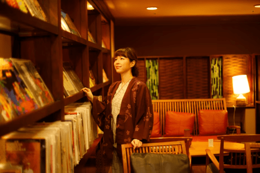 セルフラウンジ「K'ｓバー」。食前食後のちょっとしたひとときに･･･。レコードの音色に揺られゆっくりとしたお時間をお過ごしください。