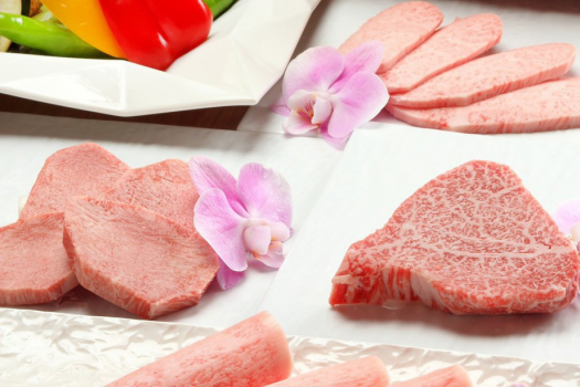 大阪屋のお肉はA5ランクBMS１０以上にこだわっています