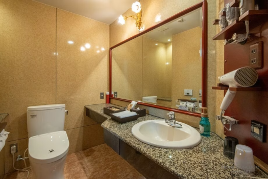 【長崎大学病院まですぐ】ツインをひとり占めで快適ステイ　サラダバー付