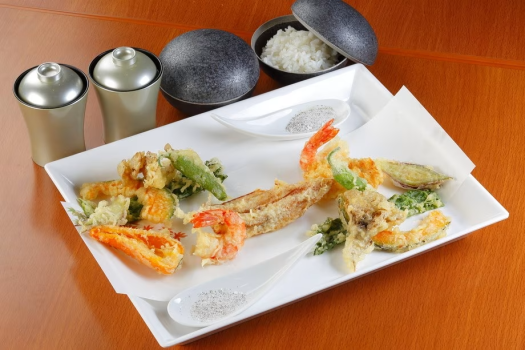 【年末年始】ゆく年くる年華やぎ美食ステイ～おせち薫る朝食と選べる夕食～