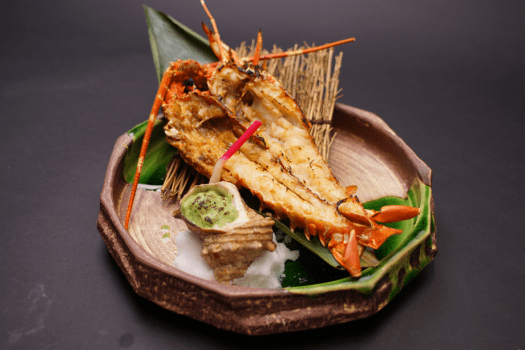 海の王様【伊勢海老】を香ばしく焼く、熱海の名物です。