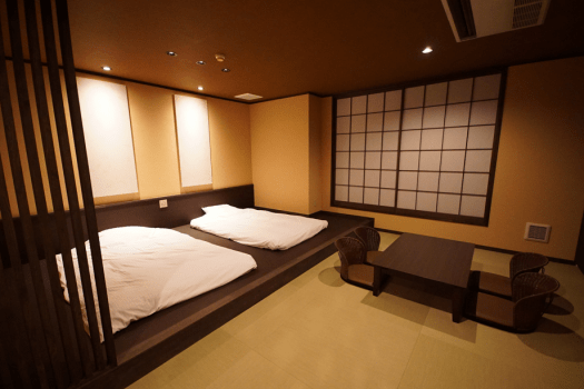 眺望ファミリー室：ファミリー向けの広めの間取りとなっております。(露天風呂付き客室ではありません)