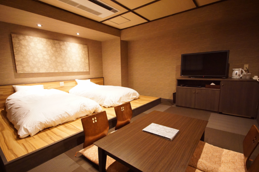 露天風呂付き特室：角部屋となっており、心落ち着くお部屋です。