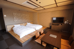 露天風呂付き特室：露天風呂付きの角部屋のお部屋です。