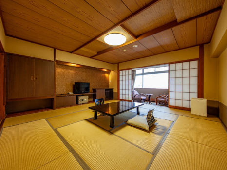 きむらスタンダード和室。15畳以上のシンプルで広々としたお部屋でございます。