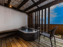 【温泉露天風呂付き客室】
１５．５畳＋ダイニングのお部屋で贅沢なひとときを