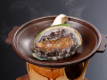 大人気料理『鮑の踊り焼き』。磯の香りとコリコリの食感をお楽しみください。