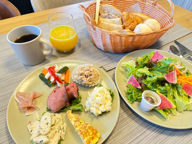 朝食　ローストビーフセット　※盛付け例