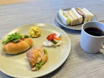 朝食　サンドイッチ　※盛付け例