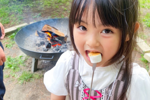 【オールインクルーシブ】大きな焚き火で焼くマシュマロは外サクサク、中とろとろ、お子様はもちろん、大人の方にも大人気です。