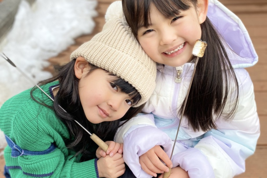 【オールインクルーシブ】焚き火で焼きマシュマロ。大きな焚き火で焼くマシュマロは外サクサク、中とろとろ。お子様はもちろん、大人の方にも大人気です。