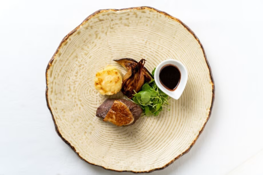 風プレミアム-肉料理-『国産牛ヒレ肉のプランチャ　フォアグラのロッシーニ風』