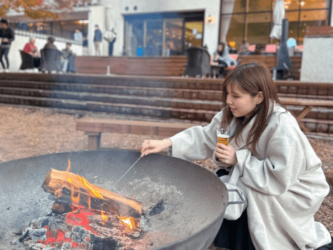 焚火で焼きマシュマロ：お子様だけでなく大人のかたにも大人気です。