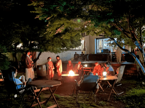 焚火BAR。星空と爆ぜる焚火。幻想的な雰囲気のなかお連れ様と幸せ空間を楽しんでね。