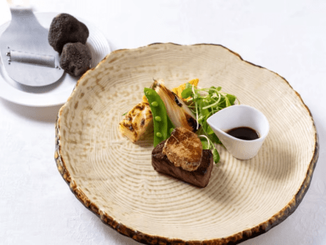 国産牛ヒレ肉のプランチャ　フォアグラのロッシーニ風　ゲランドの塩　ペリグーソース